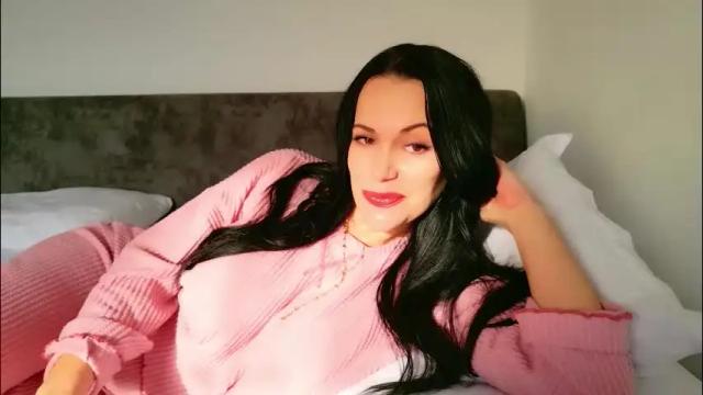 Image 6 of little_red_diamond Stream on Chaturbate on 2 months ago