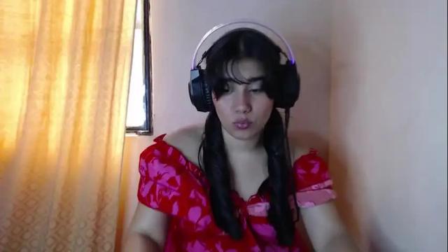 Image 10 of littlealisson_4c Stream on Chaturbate on 9 months ago