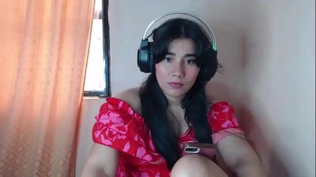 Image 2 of littlealisson_4c Stream on Chaturbate on 9 months ago