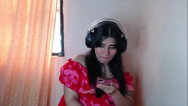 Image 6 of littlealisson_4c Stream on Chaturbate on 9 months ago