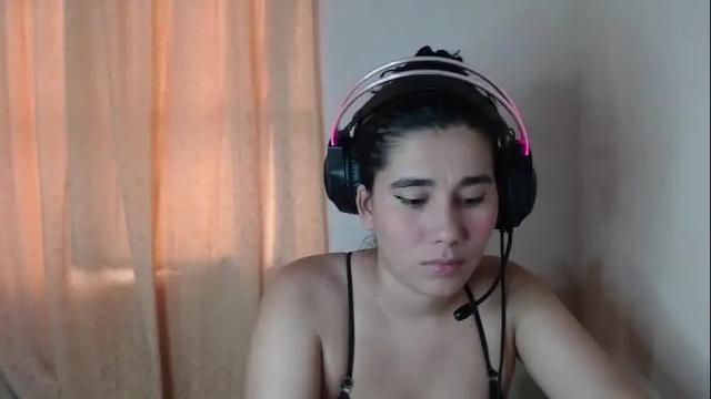 Image 4 of littlealisson_4c Stream on Chaturbate on 8 months ago