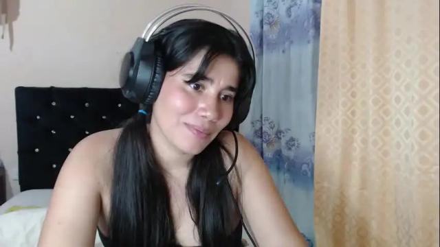Image 2 of littlealisson_4c Stream on Chaturbate on 8 months ago