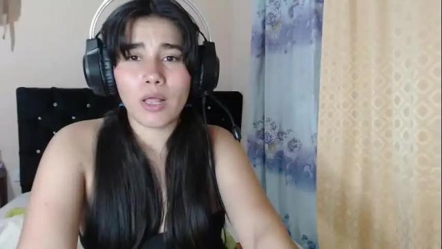 Image 4 of littlealisson_4c Stream on Chaturbate on 8 months ago
