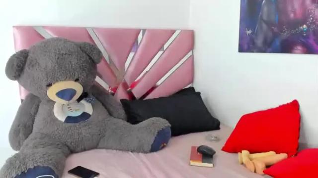 Image 7 of littleallison_x Stream on Chaturbate on 19 months ago