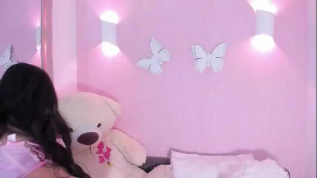 Image 2 of littlearii Stream on Chaturbate on 4 days ago
