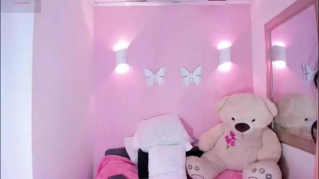 Image 10 of littlearii Stream on Chaturbate on 1 month ago
