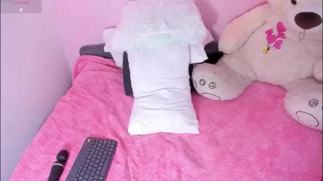 Image 2 of littlearii Stream on Chaturbate on 1 month ago