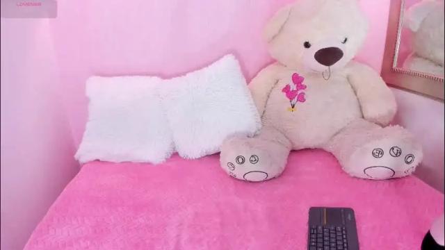 Image 4 of littlearii Stream on Chaturbate on 1 month ago