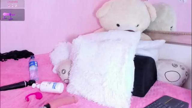 Image 2 of littlearii Stream on Chaturbate on 1 month ago