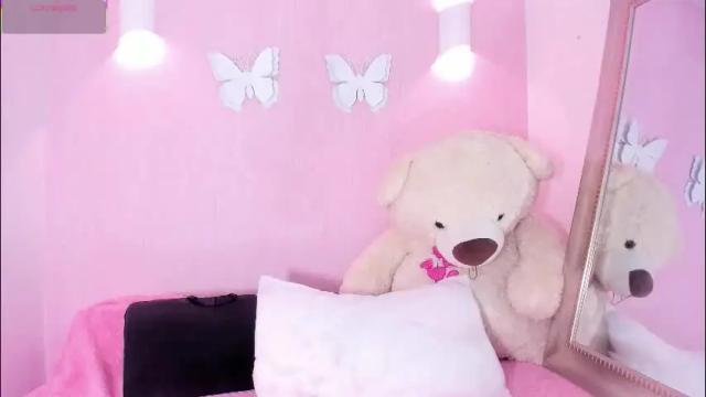 Image 4 of littlearii Stream on Chaturbate on 22 days ago