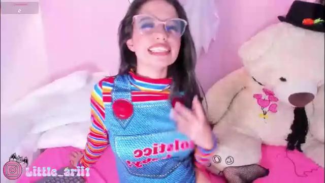 Image 3 of littlearii Stream on Chaturbate on 2 days ago