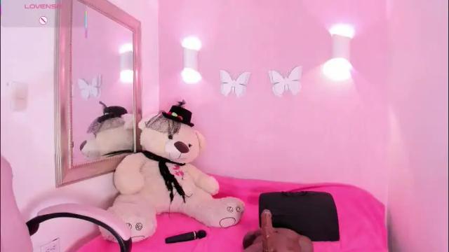 Image 7 of littlearii Stream on Chaturbate on 1 month ago