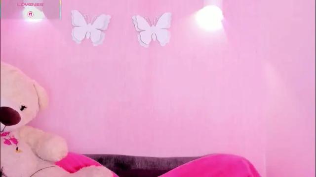 Image 8 of littlearii Stream on Chaturbate on 1 month ago