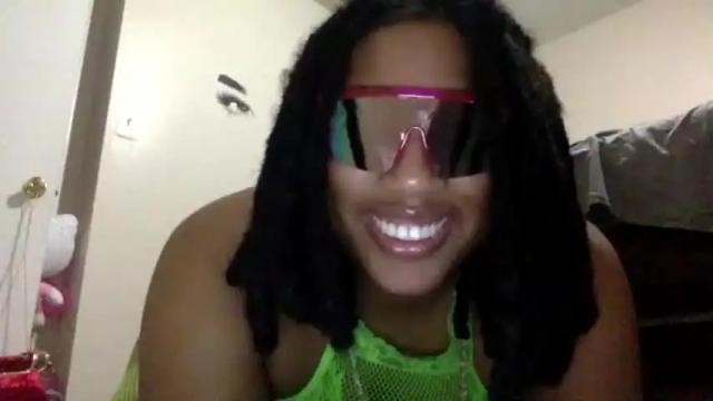 Image 2 of littlebratdeserves Stream on Chaturbate on 15 months ago