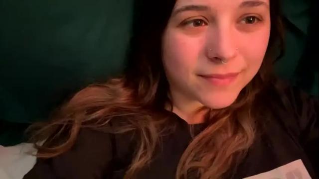 Image 3 of littledee1234 Stream on Chaturbate on 16 months ago