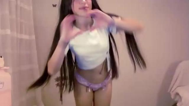 Image 7 of littledulce_gh Stream on Chaturbate on 16 months ago