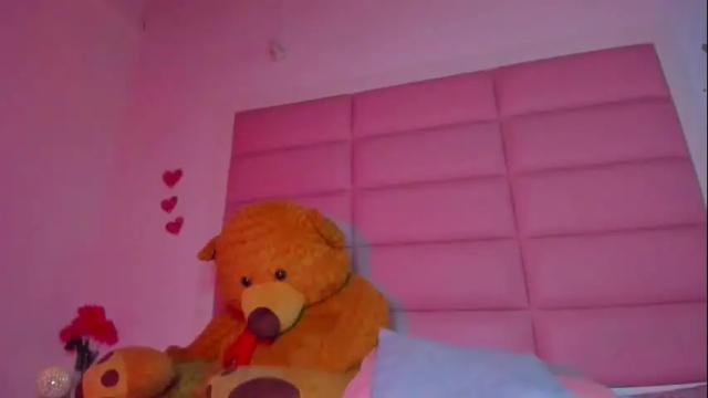 Image 7 of littlee_emma_ Stream on Chaturbate on 1 month ago