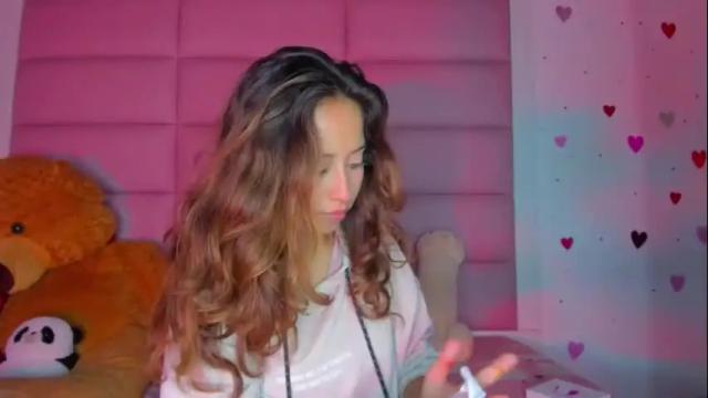 Image 4 of littlee_emma_ Stream on Chaturbate on 1 month ago