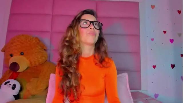 Image 8 of littlee_emma_ Stream on Chaturbate on 1 month ago
