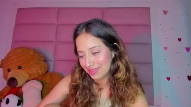 Image 4 of littlee_emma_ Stream on Chaturbate on 1 month ago