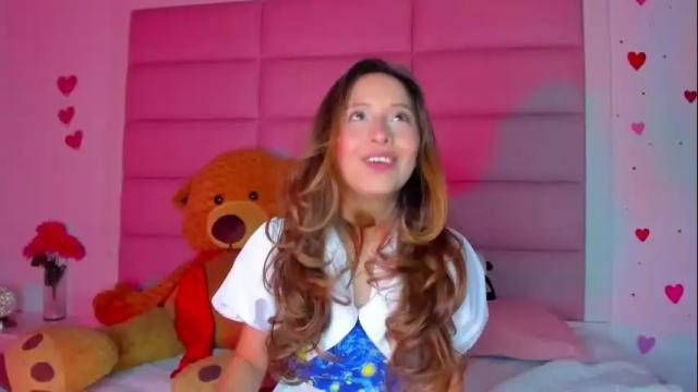 Image 11 of littlee_emma_ Stream on Chaturbate on 1 month ago