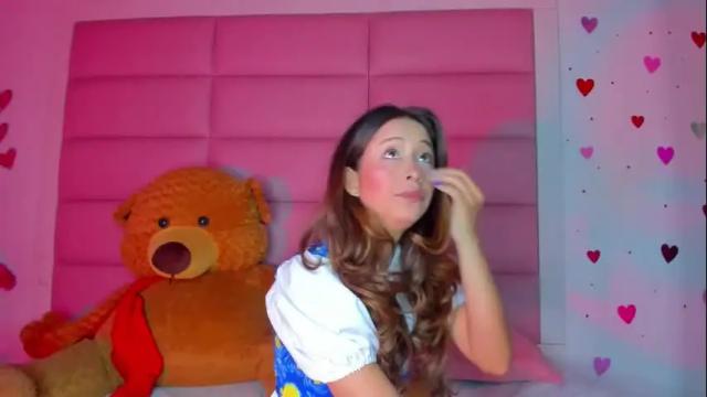Image 4 of littlee_emma_ Stream on Chaturbate on 1 month ago