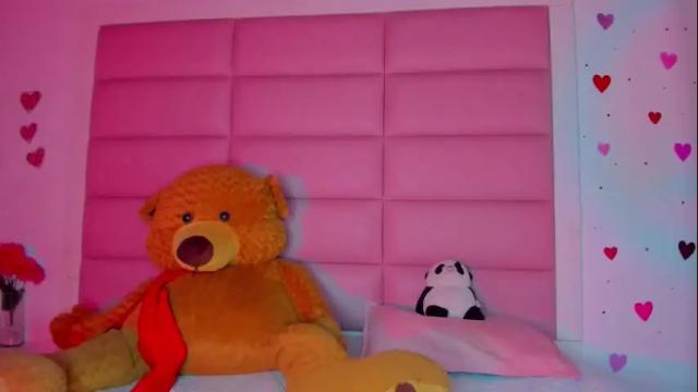 Image 8 of littlee_emma_ Stream on Chaturbate on 1 month ago
