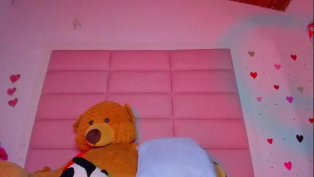 Image 6 of littlee_emma_ Stream on Chaturbate on 1 month ago