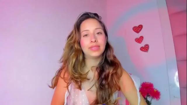 Image 8 of littlee_emma_ Stream on Chaturbate on 29 days ago