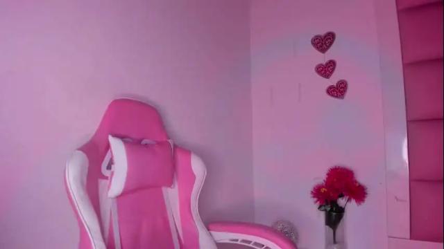 Image 6 of littlee_emma_ Stream on Chaturbate on 17 days ago