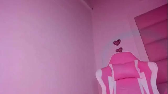 Image 8 of littlee_emma_ Stream on Chaturbate on 17 days ago