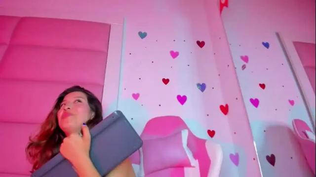 Image 12 of littlee_emma_ Stream on Chaturbate on 9 days ago