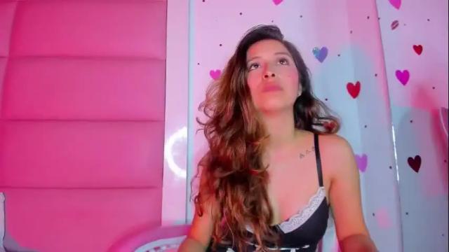 Image 7 of littlee_emma_ Stream on Chaturbate on 9 days ago