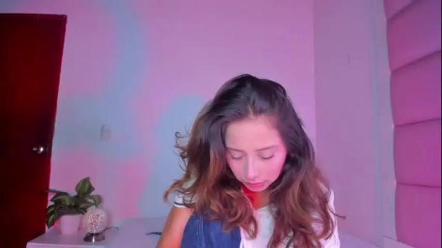 Image 6 of littlee_emma_ Stream on Chaturbate on 1 month ago