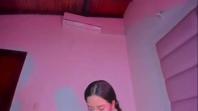 Image 11 of littlee_emma_ Stream on Chaturbate on 13 days ago