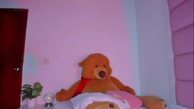 Image 10 of littlee_emma_ Stream on Chaturbate on 11 days ago