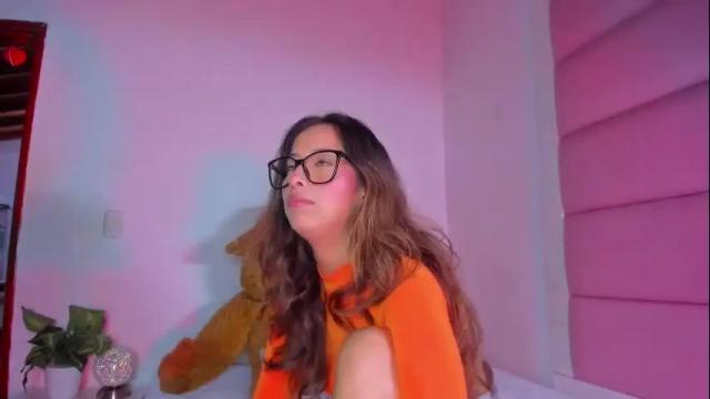 Image 12 of littlee_emma_ Stream on Chaturbate on 1 day ago