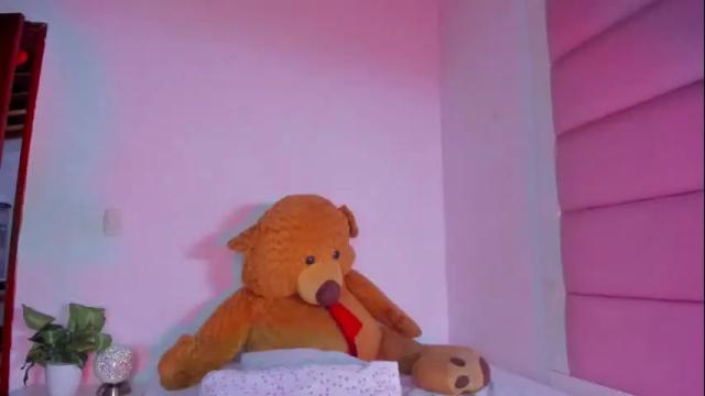 Image 4 of littlee_emma_ Stream on Chaturbate on 1 day ago