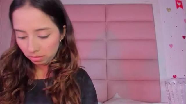 Image 10 of littlee_emma_ Stream on Chaturbate on 3 months ago