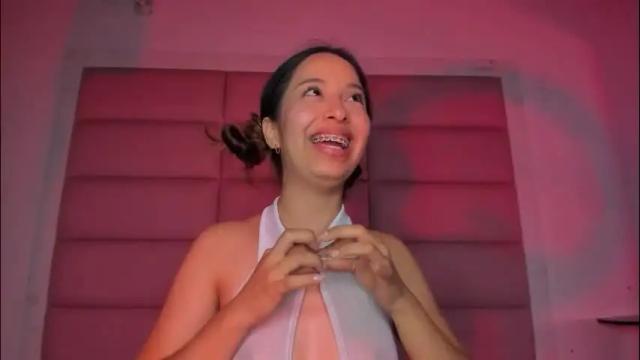 Image 10 of littlee_emma_ Stream on Chaturbate on 2 months ago