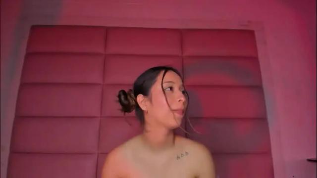 Image 3 of littlee_emma_ Stream on Chaturbate on 2 months ago