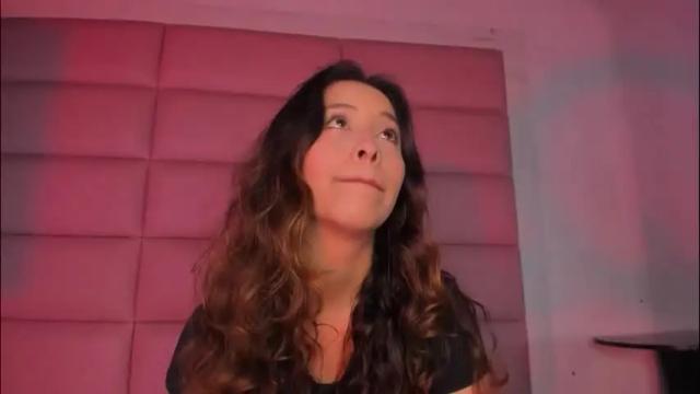 Image 7 of littlee_emma_ Stream on Chaturbate on 2 months ago