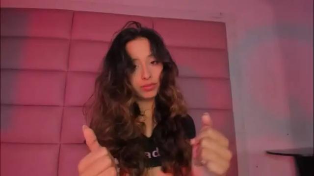 Image 8 of littlee_emma_ Stream on Chaturbate on 2 months ago