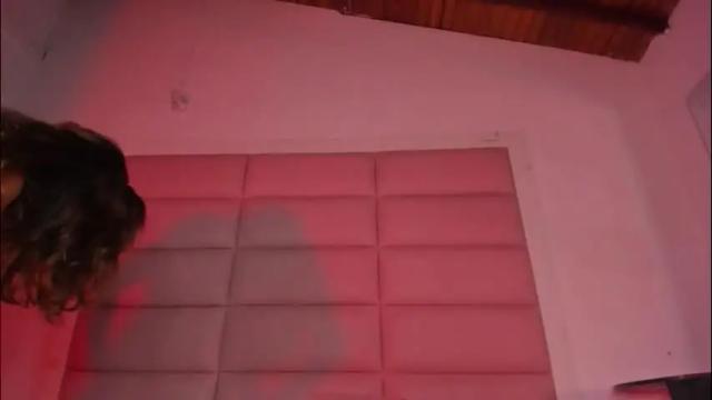 Image 2 of littlee_emma_ Stream on Chaturbate on 2 months ago