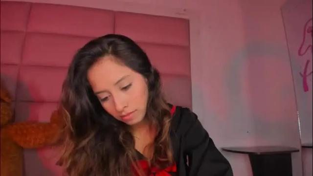 Image 12 of littlee_emma_ Stream on Chaturbate on 1 month ago