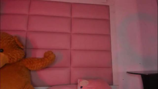 Image 7 of littlee_emma_ Stream on Chaturbate on 1 month ago