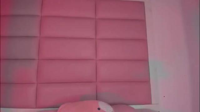 Image 8 of littlee_emma_ Stream on Chaturbate on 1 month ago