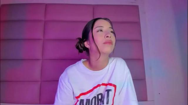 Image 3 of littlee_emma_ Stream on Chaturbate on 1 month ago