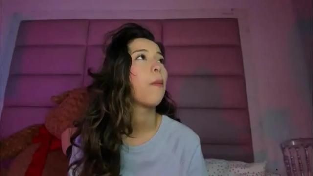 Image 3 of littlee_emma_ Stream on Chaturbate on 1 month ago