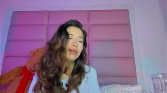 Image 8 of littlee_emma_ Stream on Chaturbate on 1 month ago